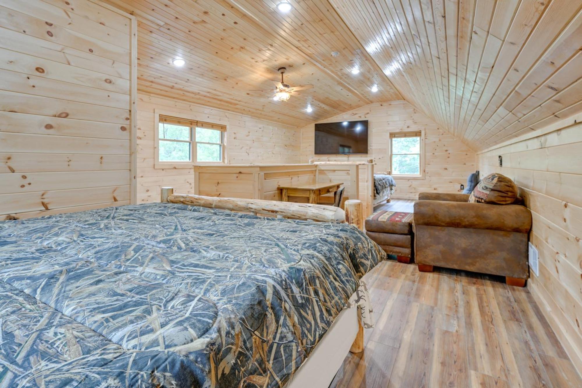 Spacious Cabin With Game Room And Fire Pit! Adams Exterior photo